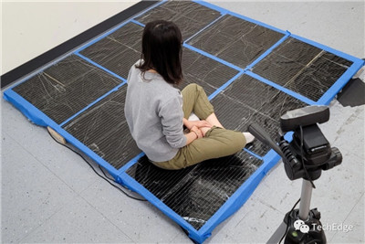 MIT智能地毯：能在无需摄像头的情况下跟踪人的运动