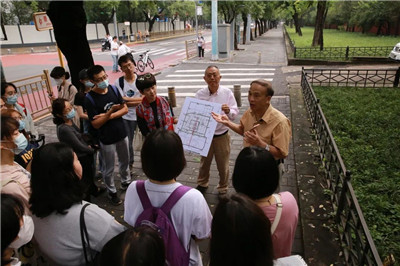 大学生读书节“走读北京中轴线”活动探寻京城历史文脉图2