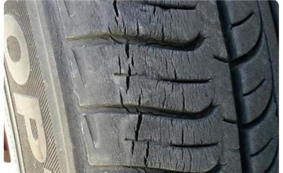 汽车轮胎几年换一次？修理工：最好不要超过一个期限图2