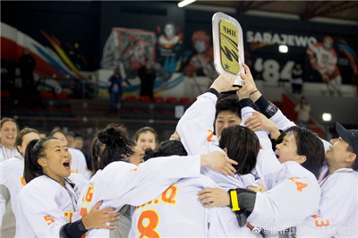 中国女冰十年重返甲级A组！世锦赛7-2大胜波兰迎来5连胜，顺利升组！图2