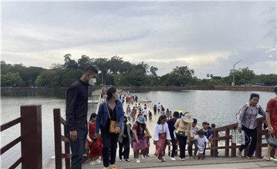 上周3天假期柬埔寨国内近30万人次出游，西港最受欢迎！ 图1