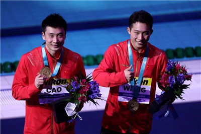 中国跳水迎来开门红，曹缘/王宗源夺得男双3米板冠军图1