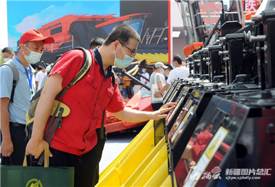 2022新疆农业机械博览会开幕 5000余个农机品种亮相展会