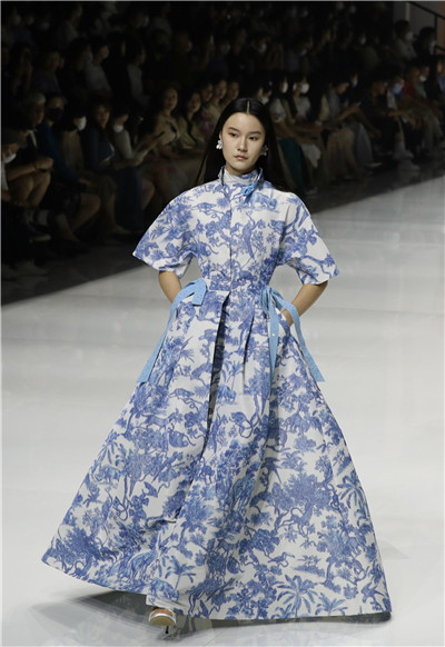 中国国际时装周（2023春夏系列）在北京落下帷幕图1