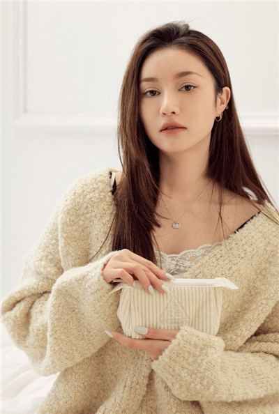 韩国的时尚博主朴韶拉Park Sora 让穿搭容易被爆款的天花板模特