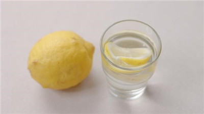 每天喝一杯柠檬水，会给女性带来哪些好处？这3个好处会不请自来图2