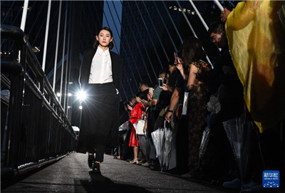 国际时装品牌首次亮相中国 “型走”亮马河图1