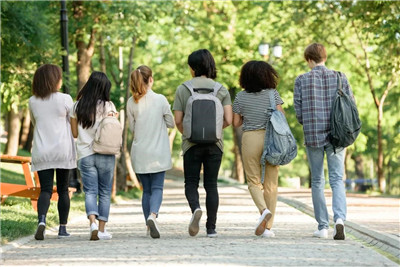 中国留学生遭美方阻碍再添新例，赴美留学应审慎评估风险