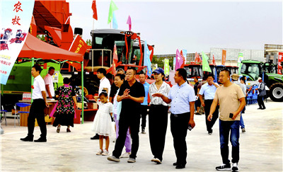 2023年新疆现代农业机械装备演示展示交易会在昌吉开幕图3