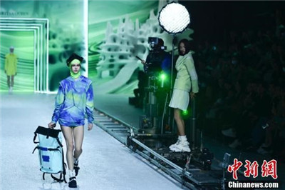 中国国际时装周：D.MARTINA QUEEN 24春夏系列时装发布图3