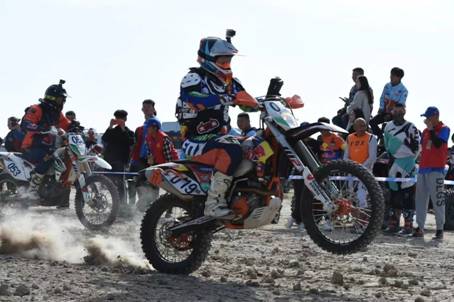 新疆吐鲁番第十二届环艾丁湖摩托车拉力赛开幕式