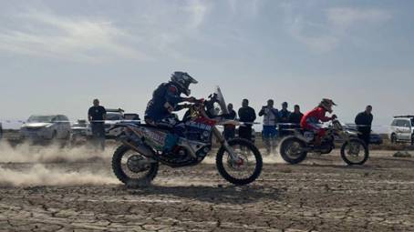 新疆吐鲁番第十二届环艾丁湖摩托车拉力赛开幕式