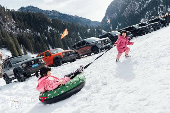 漫山遍野皆坦克·燃冬季 冰雪驾乘体验营