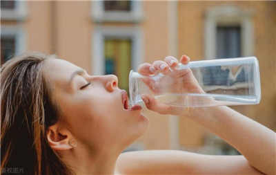 怎样喝水最健康？桶装水和白开水哪个更健康？告诉您科学饮水法图2